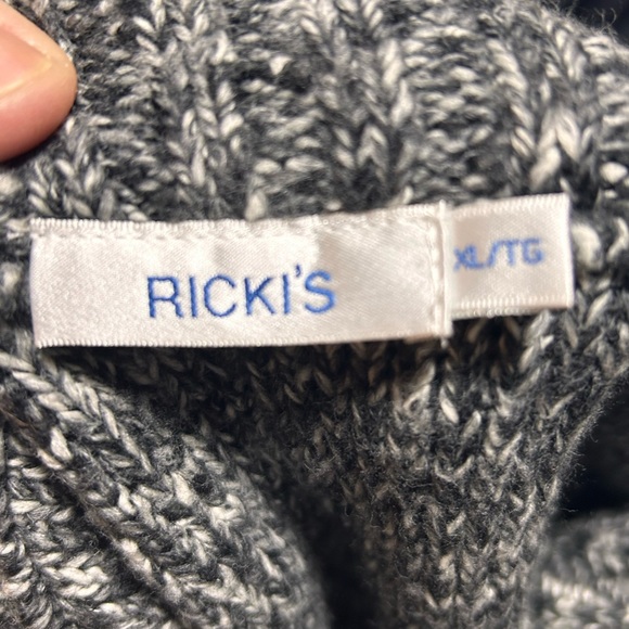 Ricki's grey Knit Sweater, rounded neckline- great for winter fun- xl - Picture 4 of 8
